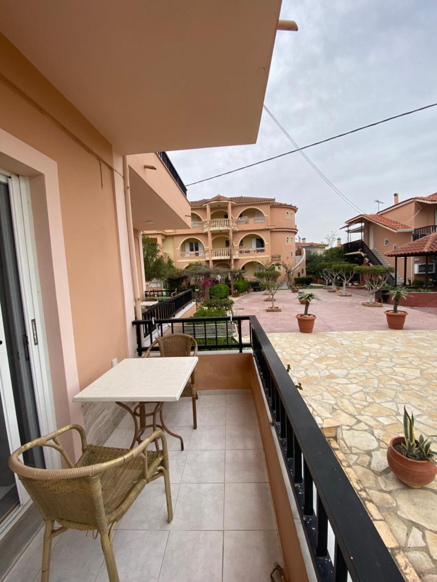 זקינטוס טאון Filoxenia Luxury Studios & Apartments מראה חיצוני תמונה